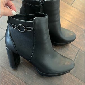 Naturalizer Black Ankle Boots size 8